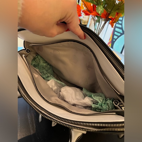 Beautiful MODALU Handbag - Picture 7 of 11